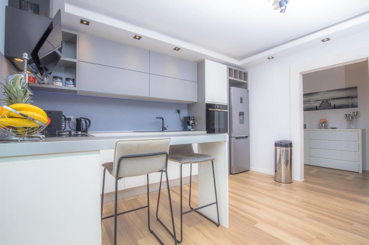 Apartment Gallery Primošten Buitenkant foto