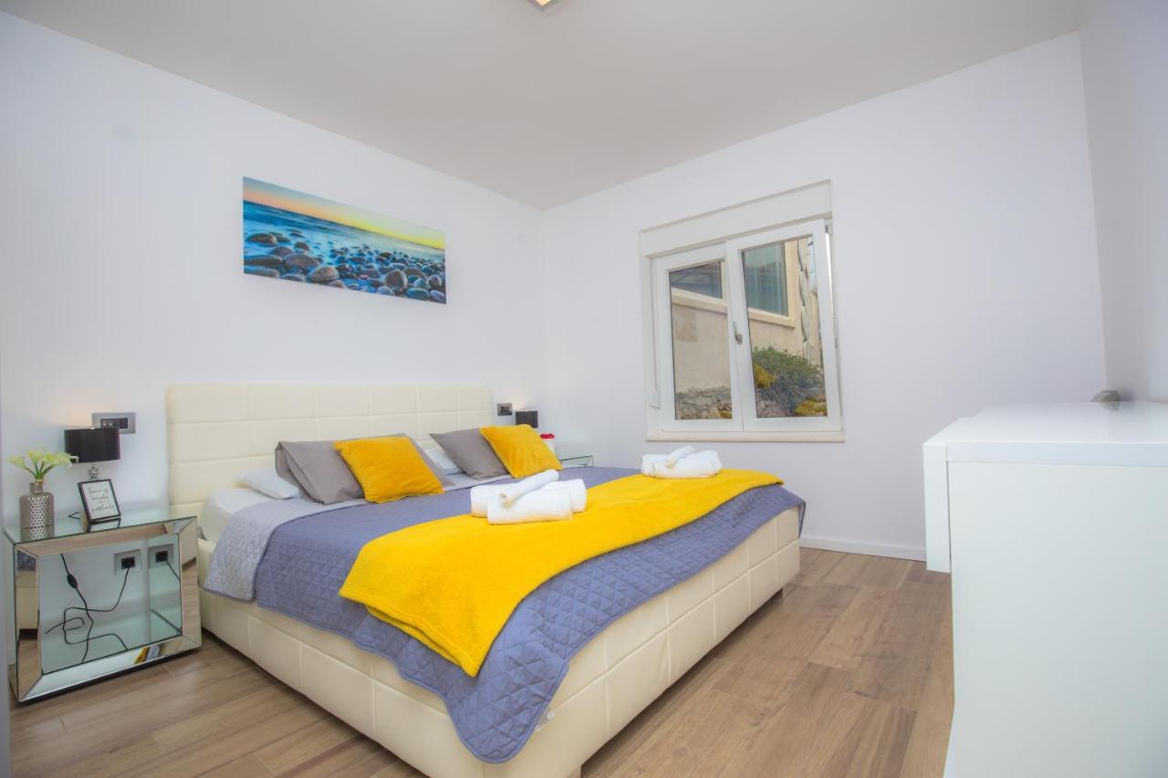 Apartment Gallery Primošten Buitenkant foto